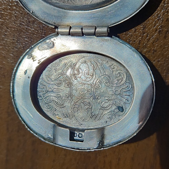 Vintage Intricate Locket - Picture 5 of 6
